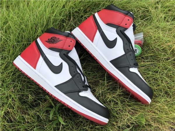 Air Jordan 1 Retro High OG Black Toe trainer