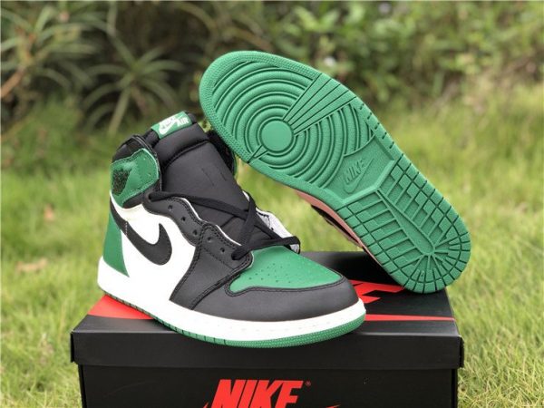 Air Jordan 1 Retro High OG Pine Green sole