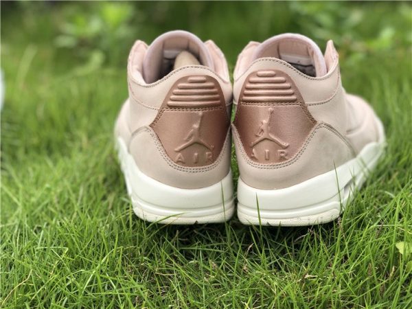 Jordan 3 Retro Particle Beige heel look