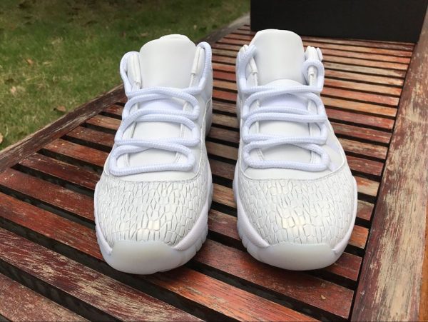 Air Jordan 11 Low Heiress Frost White toe