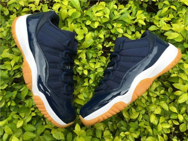 Air Jordan 11 Retro Low navy Gum