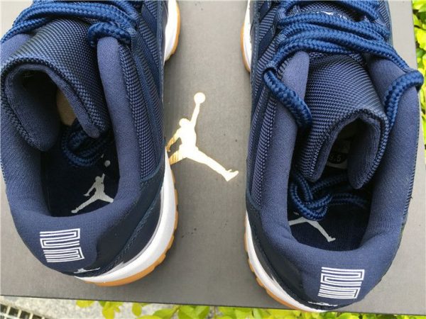 Air Jordan 11 Retro Low navy Gum inner