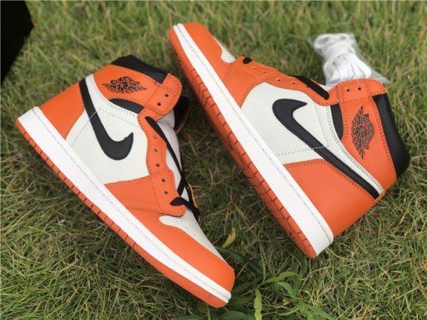 Air Jordan 1 Shattered Backboard Away swoosh