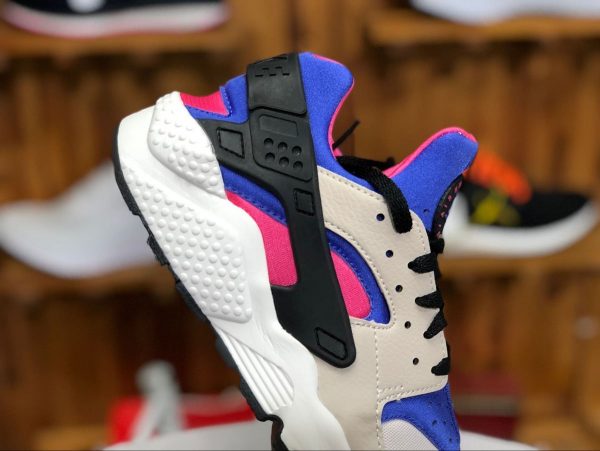 Nike Air Huarache Desert Sand Persian Violet detail