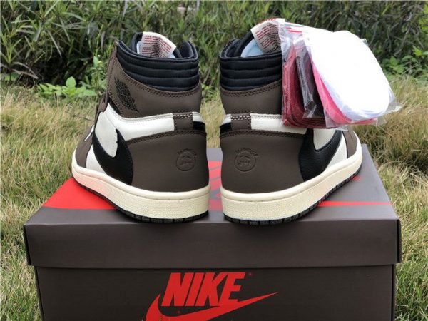 Travis Scott x Air Jordan 1 Retro High OG TS SP heel