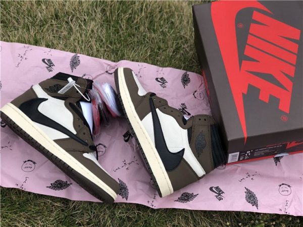 Travis Scott x Air Jordan 1 Retro High OG TS SP with box