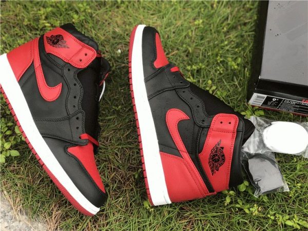 Jordan 1 Retro High Banned Black Red sneaker
