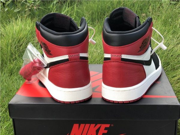 Air Jordan 1 Retro High Bred Toe heel