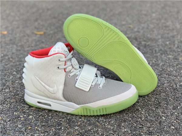 Nike Air Yeezy 2 Pure Platinum Wolf Grey sneaker