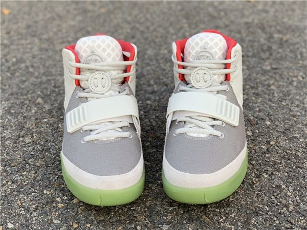 Nike Air Yeezy 2 Pure Platinum Wolf Grey tongue