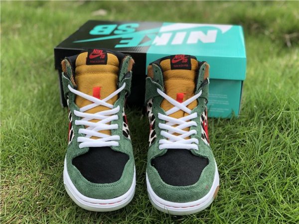 Nike SB Dunk High Dog Walker bwoen tongue