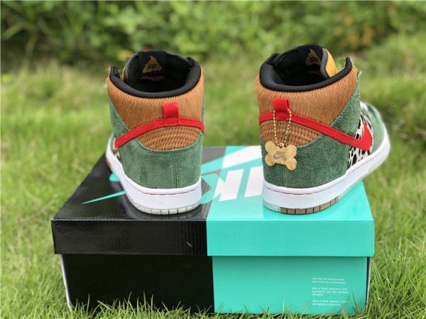 Nike SB Dunk High Dog Walker heel