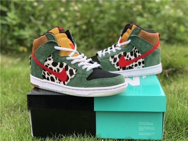 Nike SB Dunk High Dog Walker lateral