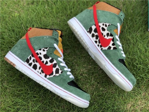 Nike SB Dunk High Dog Walker panel