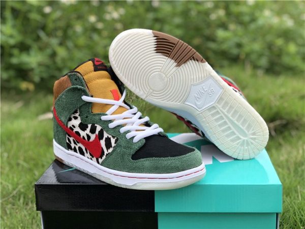 Nike SB Dunk High Dog Walker sneaker