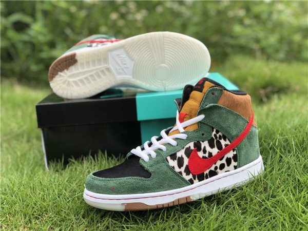 Nike SB Dunk High Dog Walker with sole