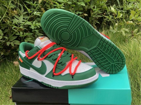 Off-White x Nike Dunk Low Pine Green sole