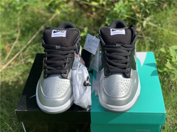 Supreme x Dunk SB Low Metallic Silver