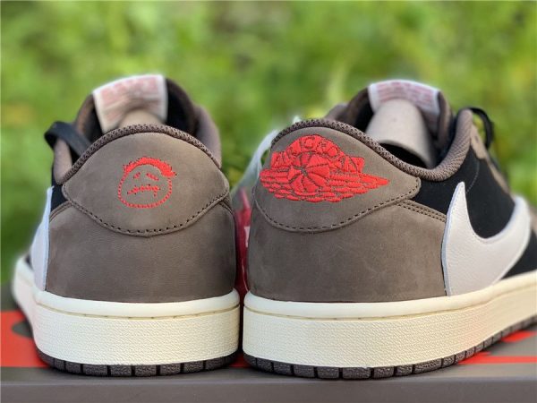 Travis Scott x Air Jordan 1 Low Dark Mocha heel