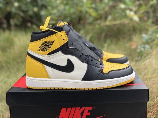 Air Jordan 1 Retro High OG Yellow Toe