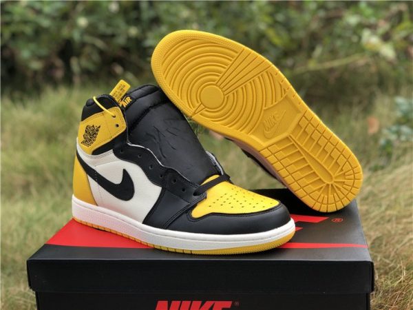 Air Jordan 1 Retro High OG Yellow Toe shoes