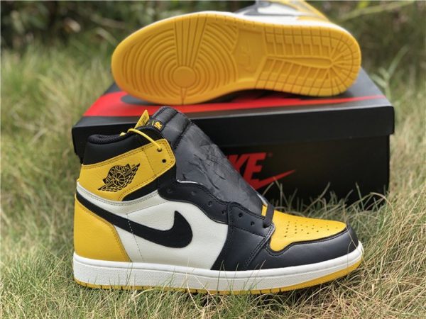 Air Jordan 1 Retro High OG Yellow Toe sneaker