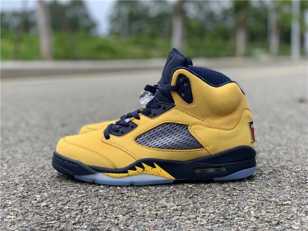 Jordan 5 Retro Michigan close look