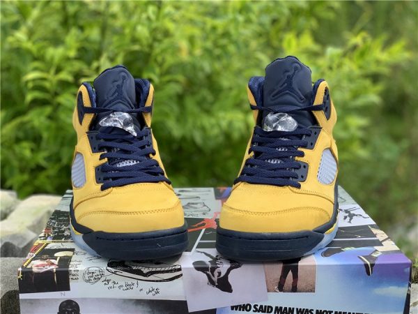 Jordan 5 Retro Michigan front