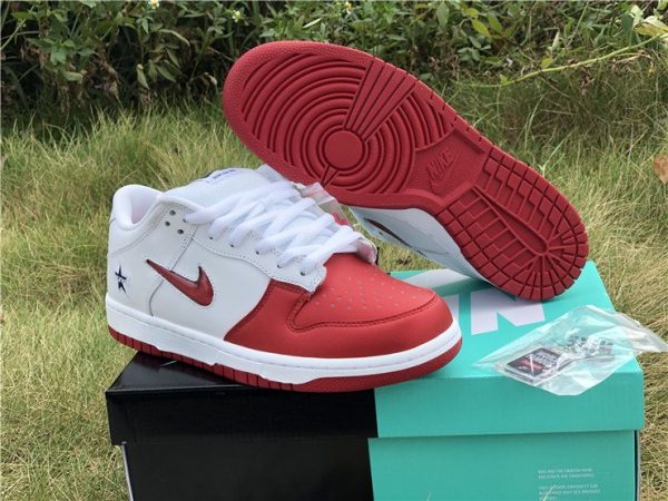 Supreme X Nike SB Dunk Low Jewel Swoosh Red sale