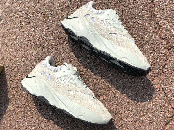 adidas Yeezy Boost 700 Analog panel