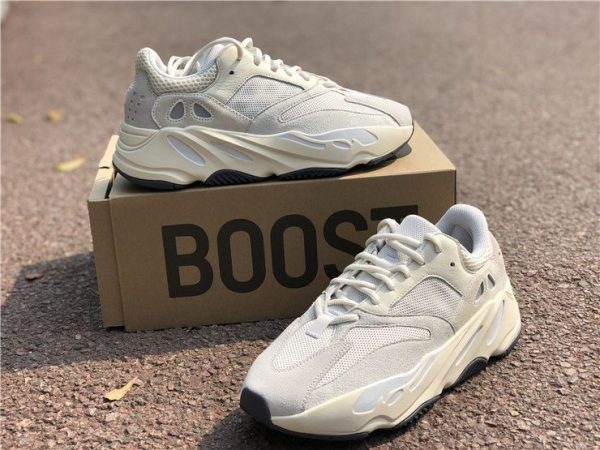 adidas Yeezy Boost 700 Analog with box