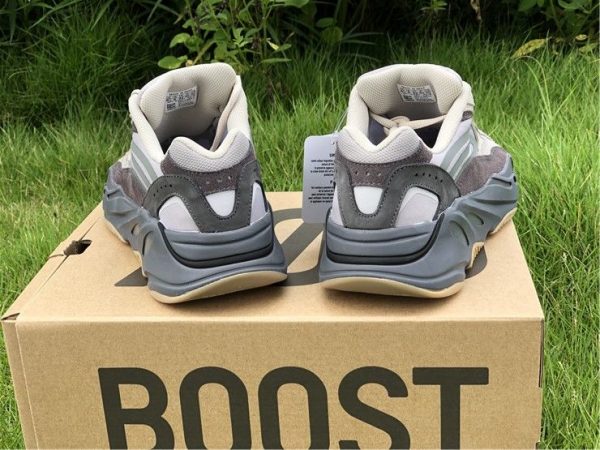 adidas Yeezy Boost 700 V2 Tephra heel