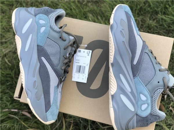 Yeezy Boost 700 Teal Blue Adidas lateral