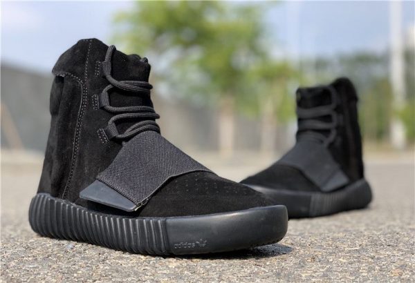 adidas Yeezy Boost 750 Triple Black sneaker