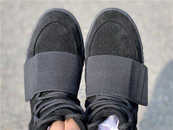adidas Yeezy Boost 750 Triple Black toe