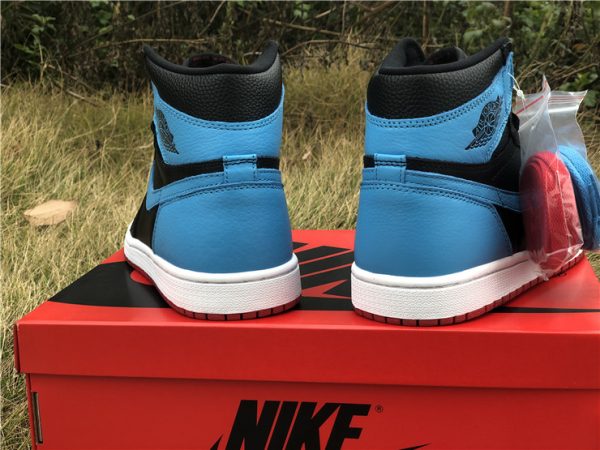 Air Jordan 1 High OG UNC To Chicago heel