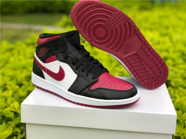 Air Jordan 1 Mid Bred Toe basketball shoes