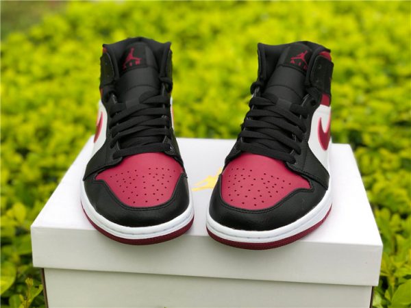 Air Jordan 1 Mid Bred Toe black tongue