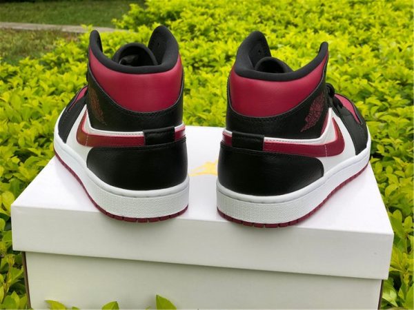 Air Jordan 1 Mid Bred Toe heel