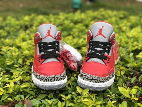 Air Jordan 3 Retro SE Red Cement front look