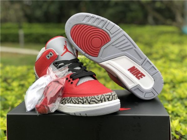 Air Jordan 3 Retro SE Red Cement sole