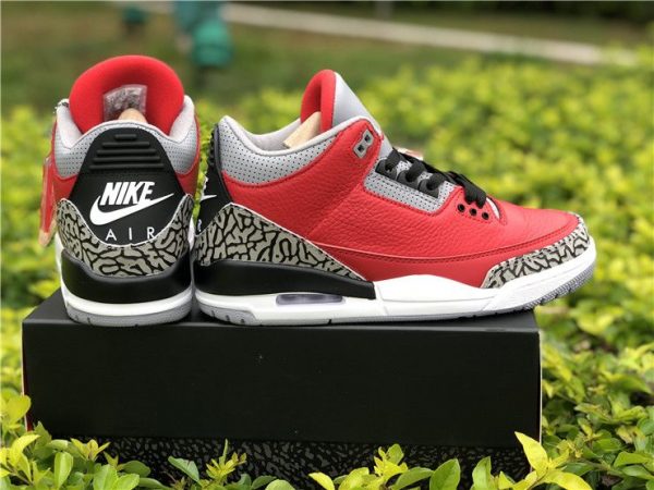 Jordan 3 Retro SE Unite Fire Red heel