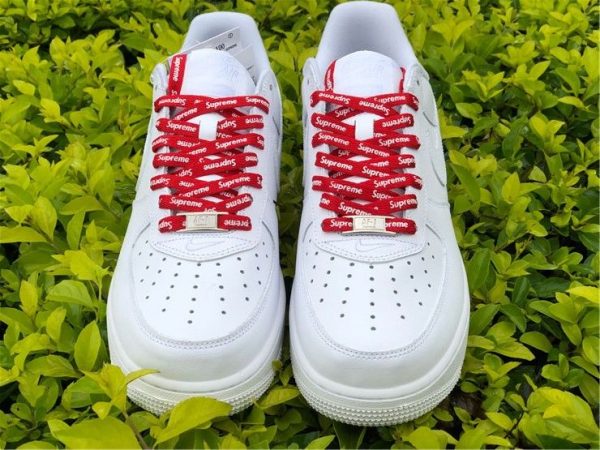 Nike Air Force 1 Low Supreme White laces