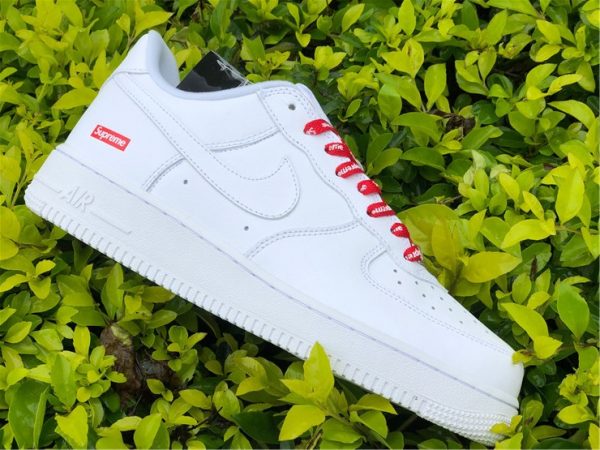 Nike Air Force 1 Low Supreme White swoosh