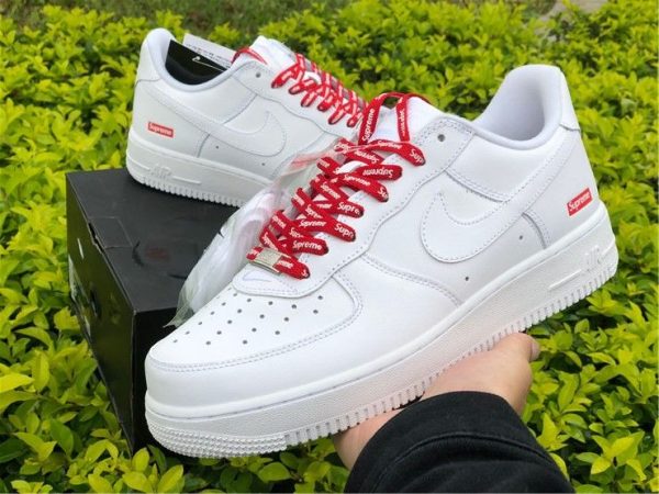 Supreme Air Force 1 Low White on hand