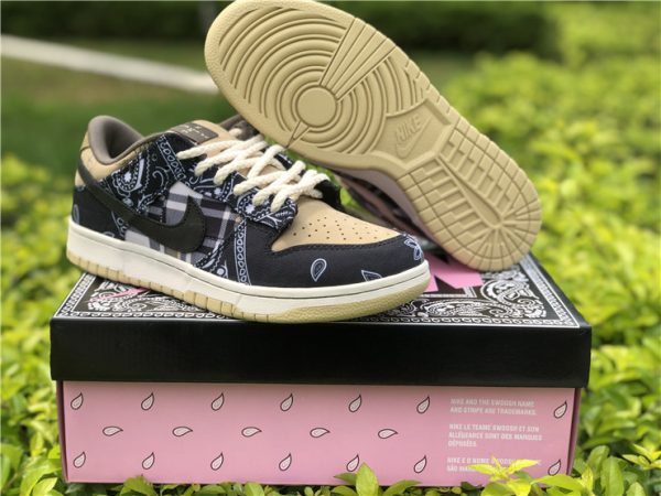 Travis Scott Black Nike SB Dunk Low with box