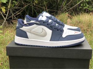 Jordan 1 Low SB Midnight Navy