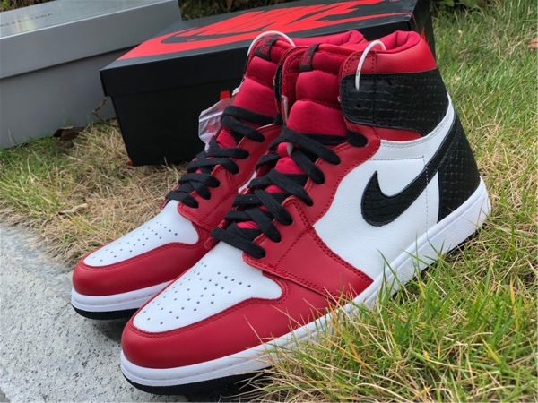 Air Jordan 1 High OG Satin Snake Chicago Black White Red