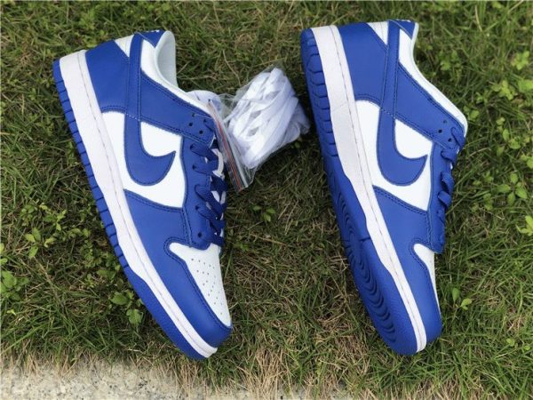 Nike Dunk Low Kentucky Varsity Royal shoelaces