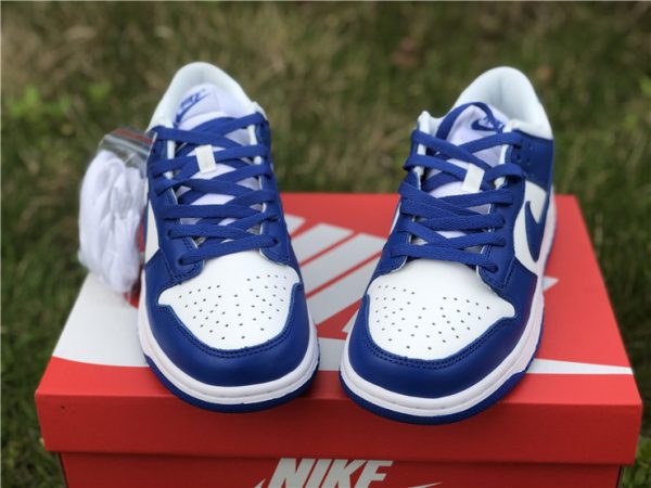 Nike Dunk Low Kentucky Varsity Royal tongue look